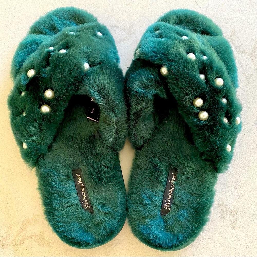 Victoria’s Secret Pearl Slippers